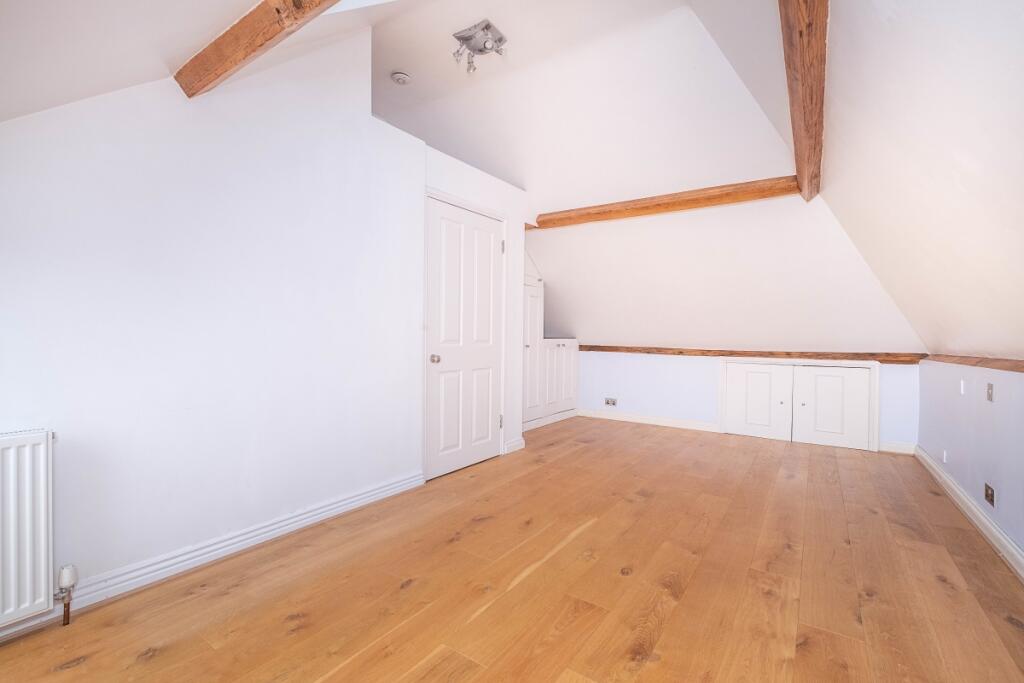 Apartment in Kingston upon Thames - View 5