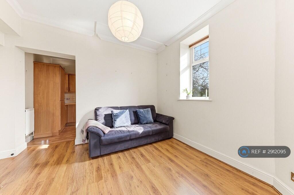 Apartment in Bradford, West Yorkshire - View 3