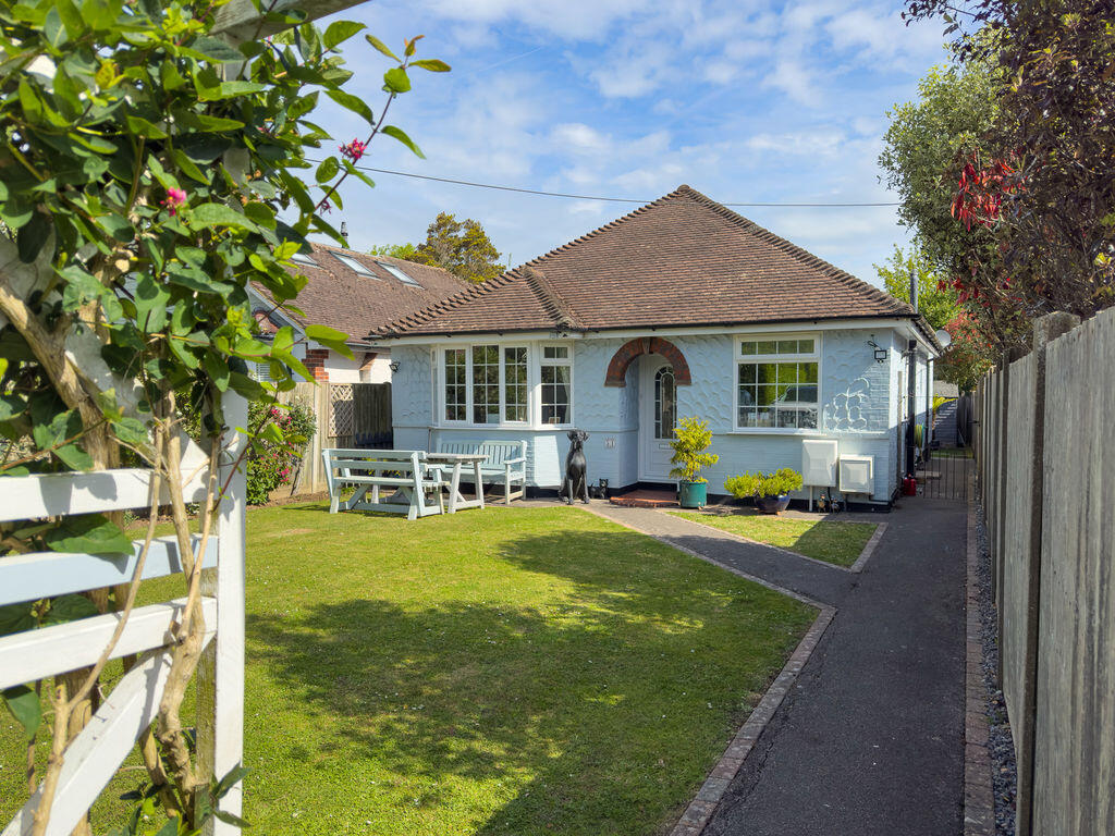 3-bed detached on Roundle Avenue, Felpham, £425,000