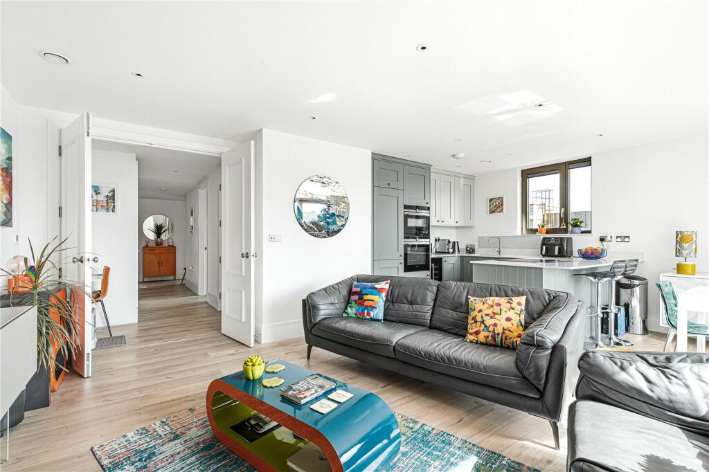 Apartment in Enfield - View 4