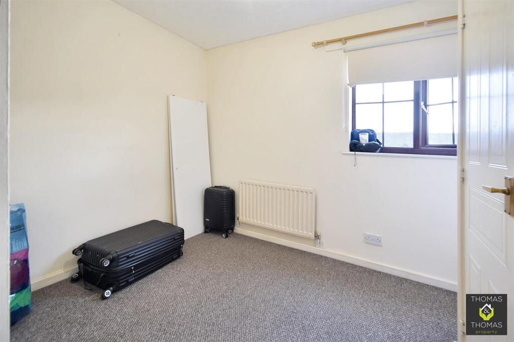 House in Gloucester - View 5