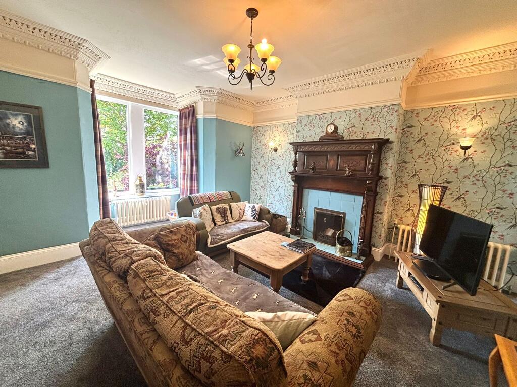 Broomfield Place, Bradford photo 4