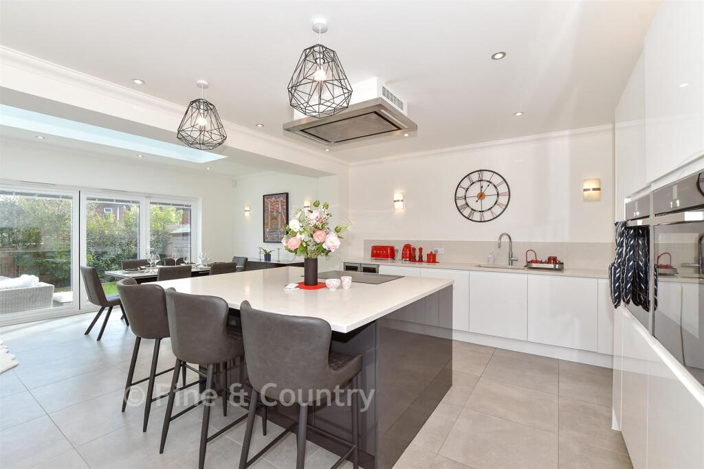 4-bed semi-detached on St. John's Road, Tunbridge Wells, Kent, £950,000