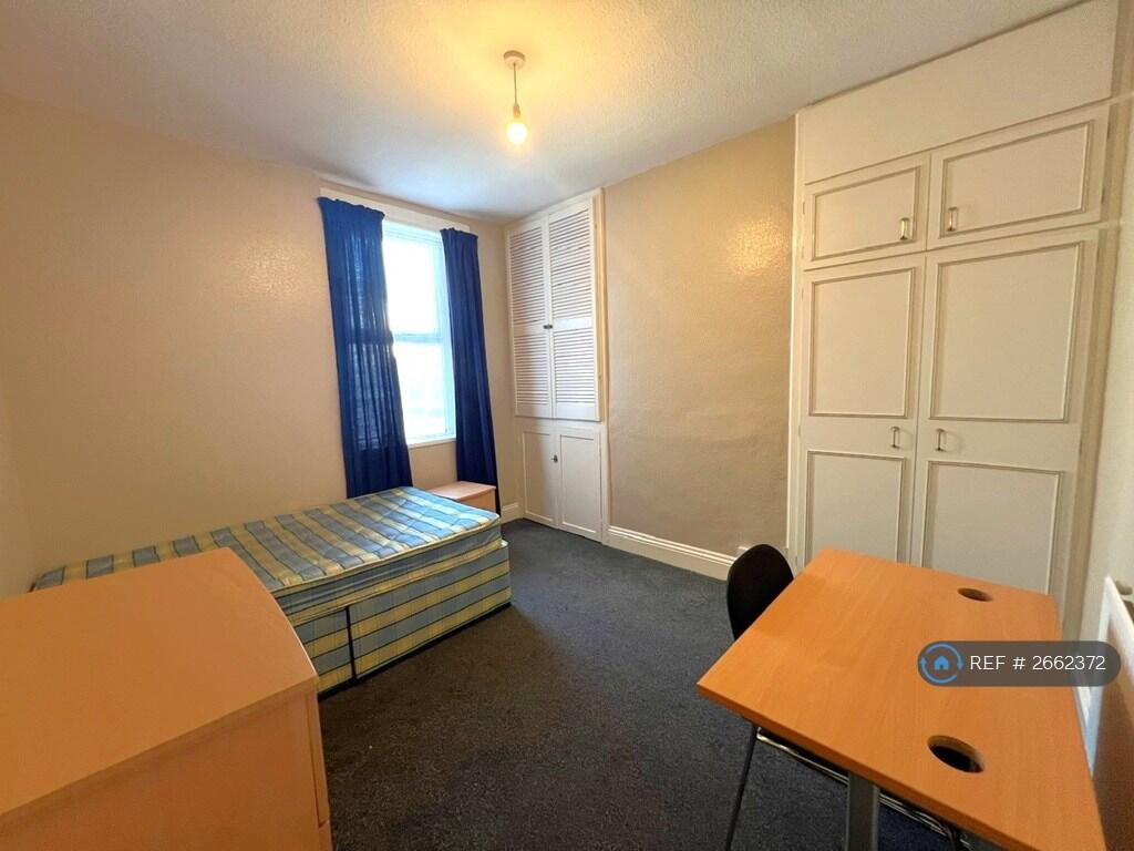 6 bedroom terraced house for rent