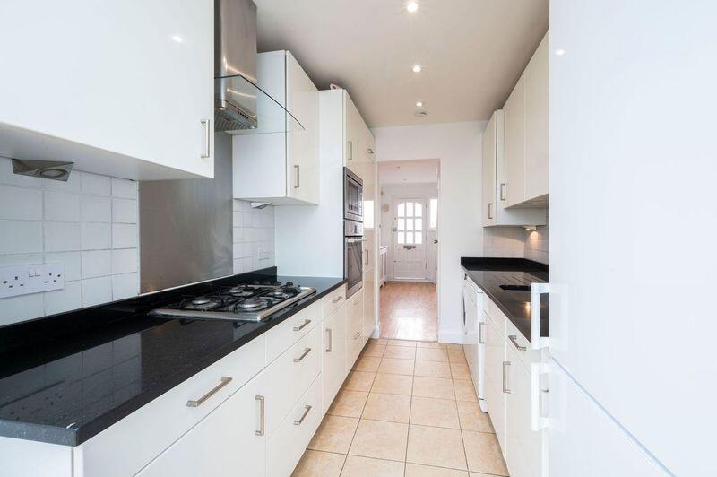 House in London, Tolworth - View 5