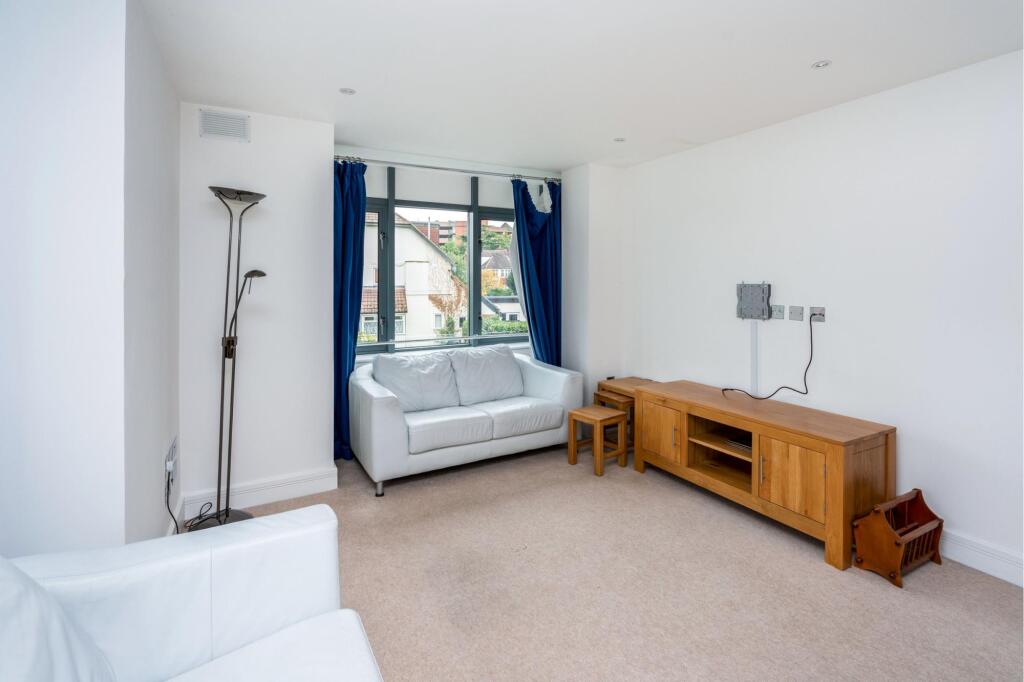 Apartment in Sutton - View 4