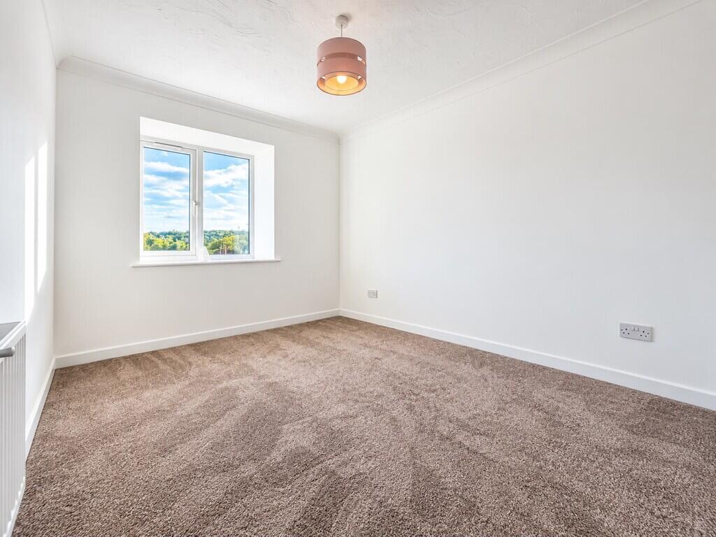 Apartment in Hemel Hempstead - View 4