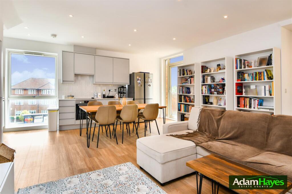 Main image of property: Edgewood Mews, Finchley, N3