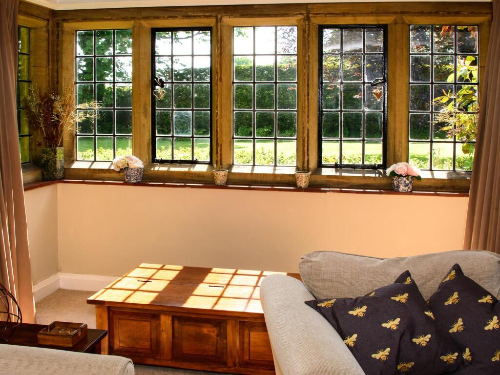 House in Charminster - View 4