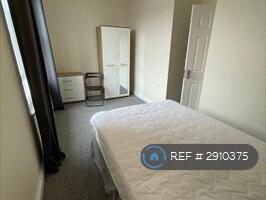 4 bedroom semi-detached house for rent