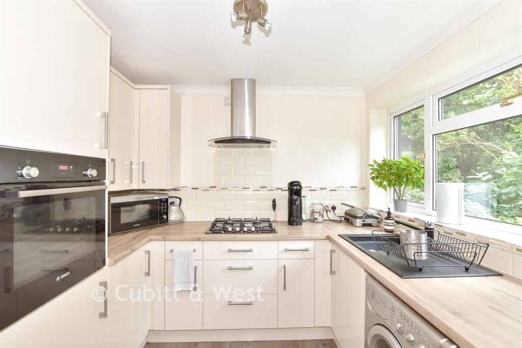 House in Haywards Heath - View 5