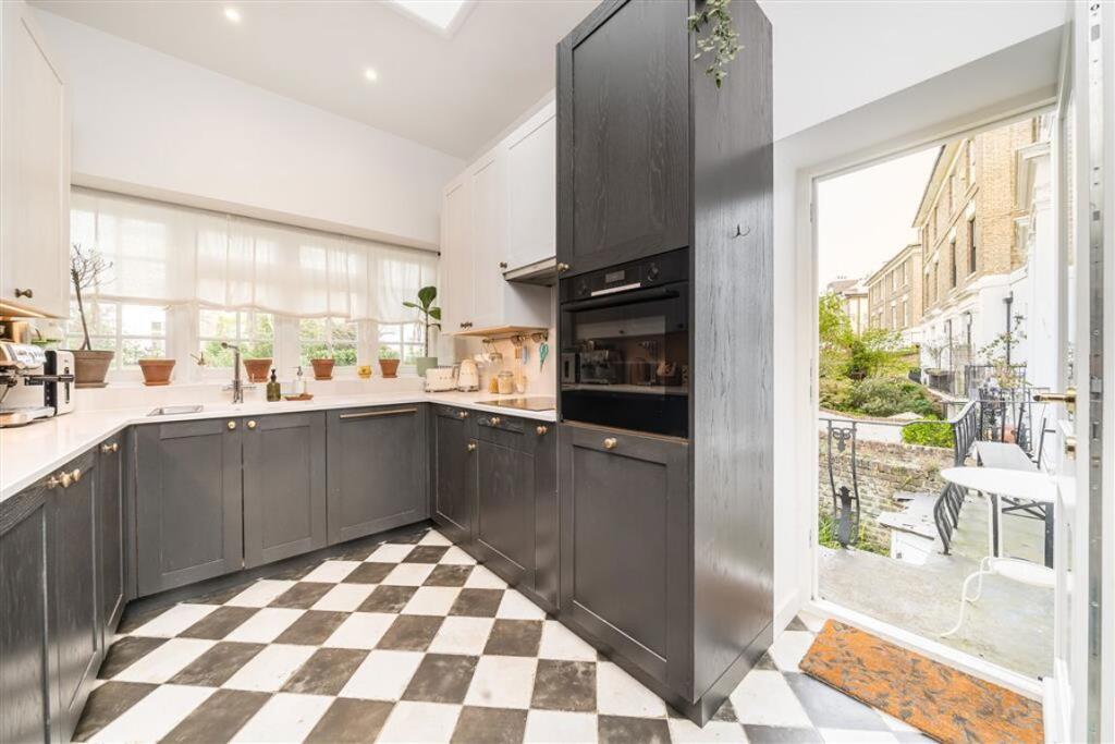 Apartment in London, Steele's Village, Belsize Park - View 3