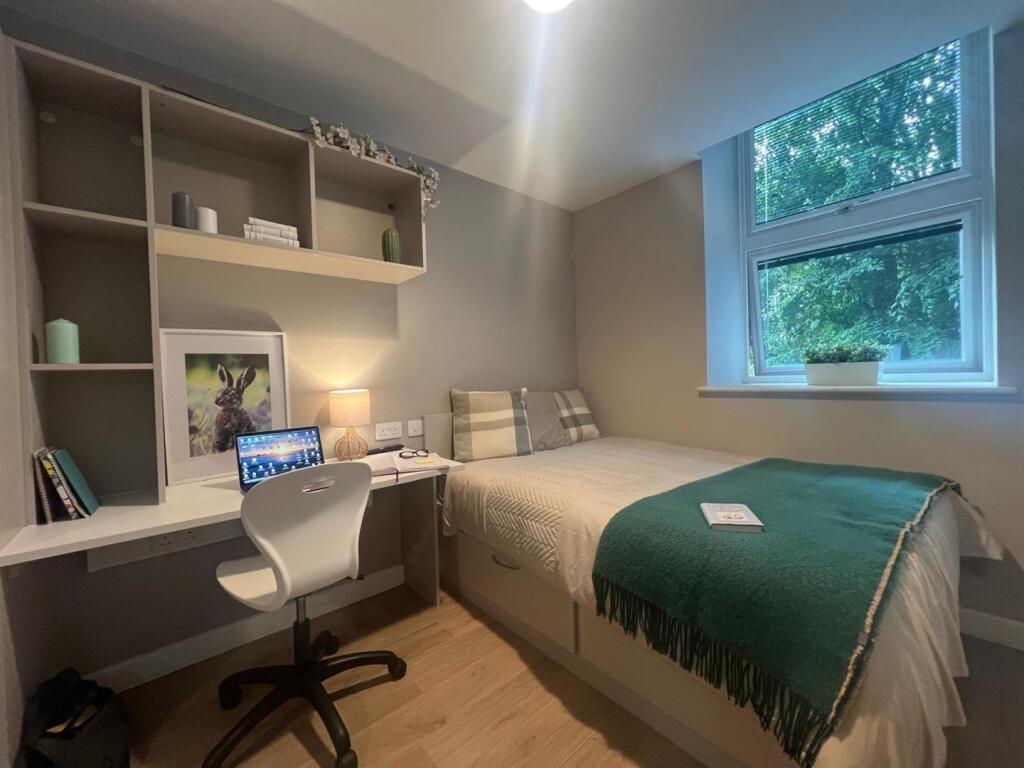 Apartment in Newcastle upon Tyne - View 5