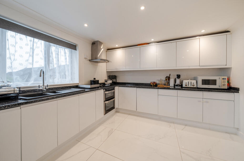 House in East Hampshire, Alton - View 3