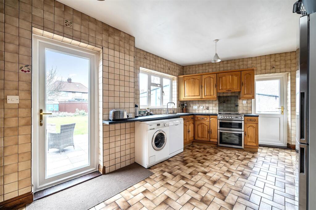 Carlton Avenue East, WEMBLEY photo 3