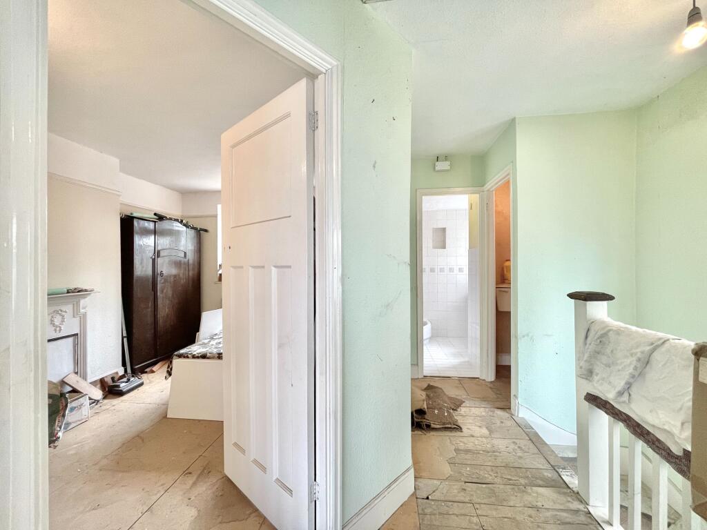House in London, Kingsbury - More