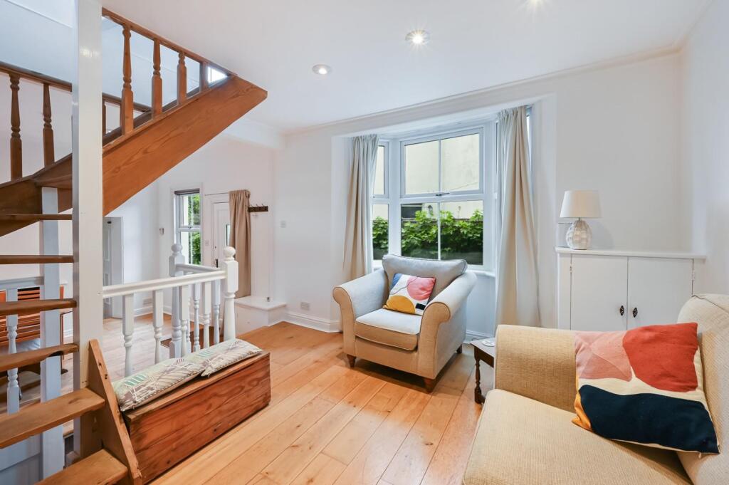 House in Kingston upon Thames - More