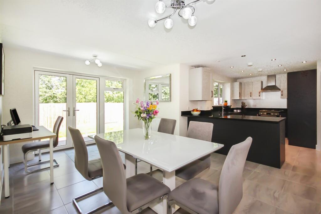 Field Close, Bishops Tachbrook, Leamington Spa photo 4