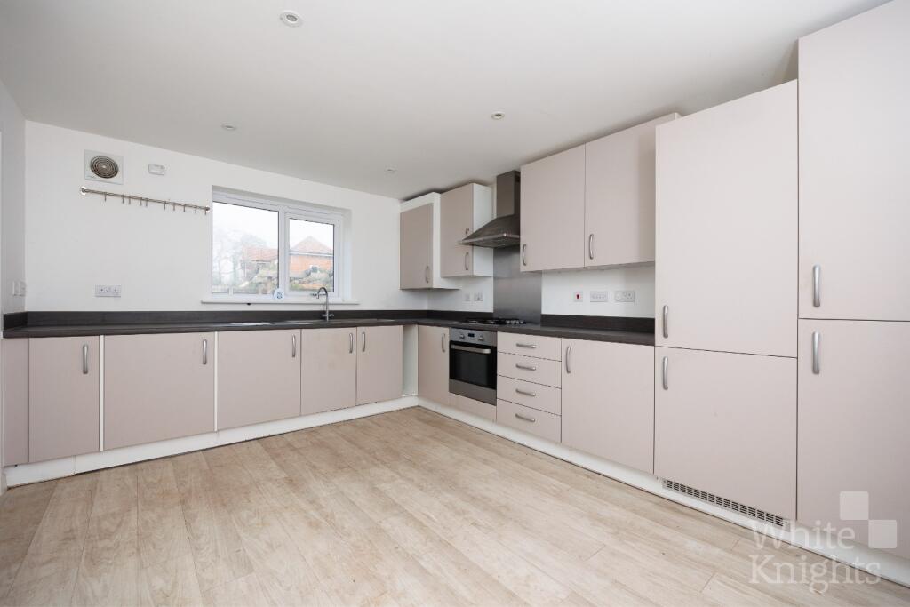 House in Three Mile Cross, Shinfield - View 2