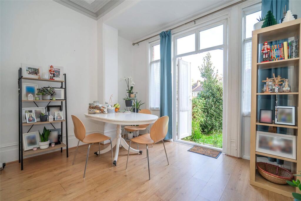 Apartment in London, North Finchley - More