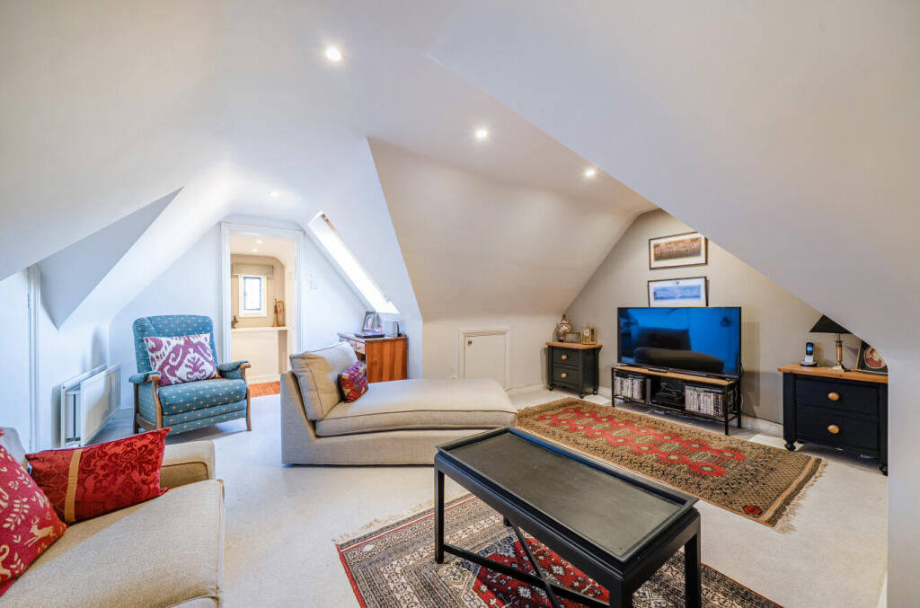 House in Woking, Surrey - More
