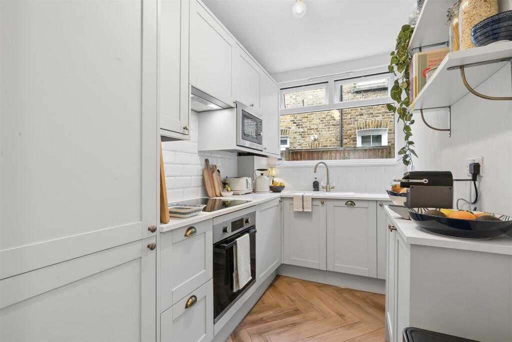 Apartment in London - View 5
