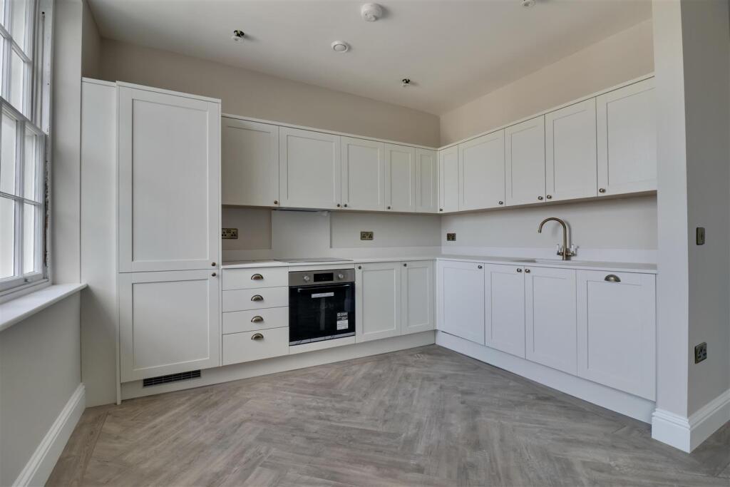 Apartment in Portsmouth - View 3