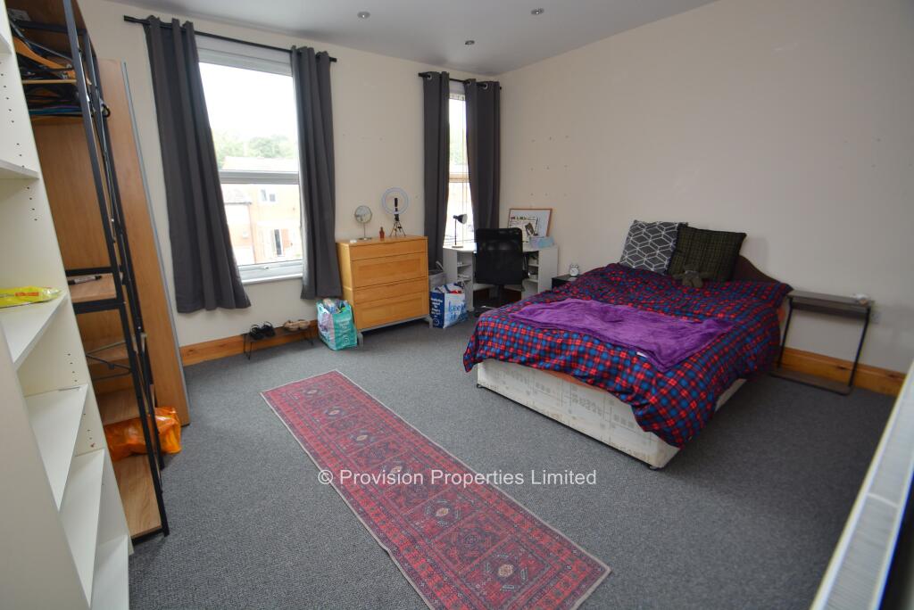 6 bedroom terraced house for rent