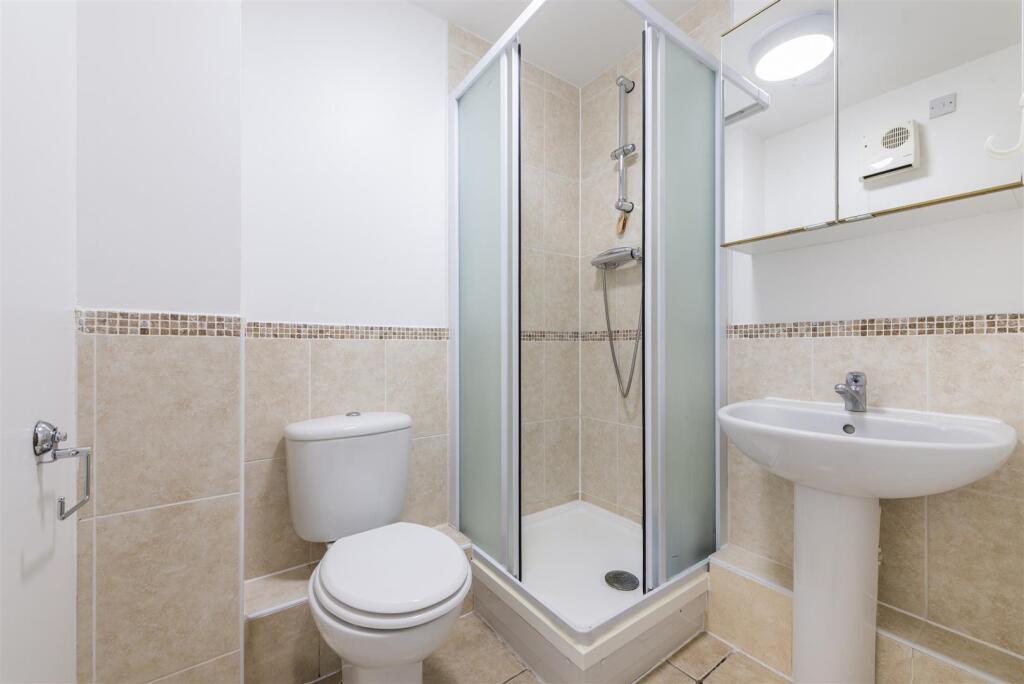 Apartment in Enfield - View 4