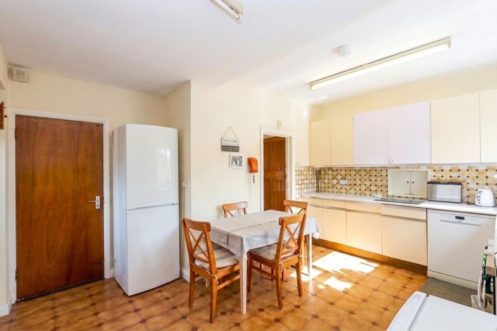 House in London - View 5
