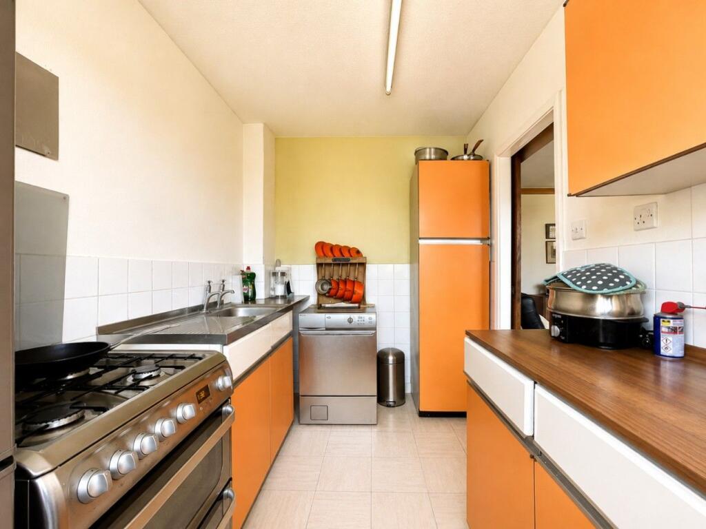 House in Kirkcaldy, Perth and Kinross - More