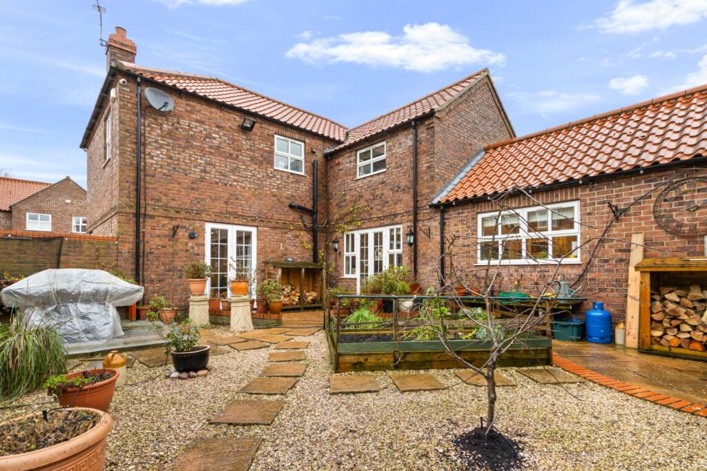 4-bed detached on Beck Farm Mews, Barnoldby le Beck, Grimsby, N.E.Lincolnshire, DN37, £450,000