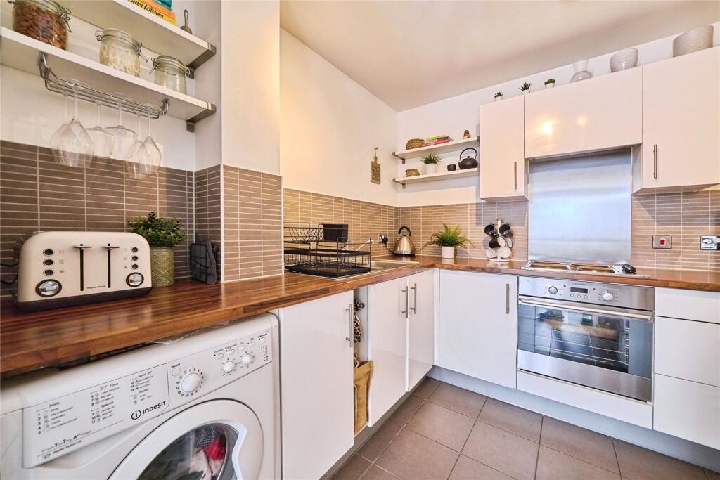 Apartment in London - View 5