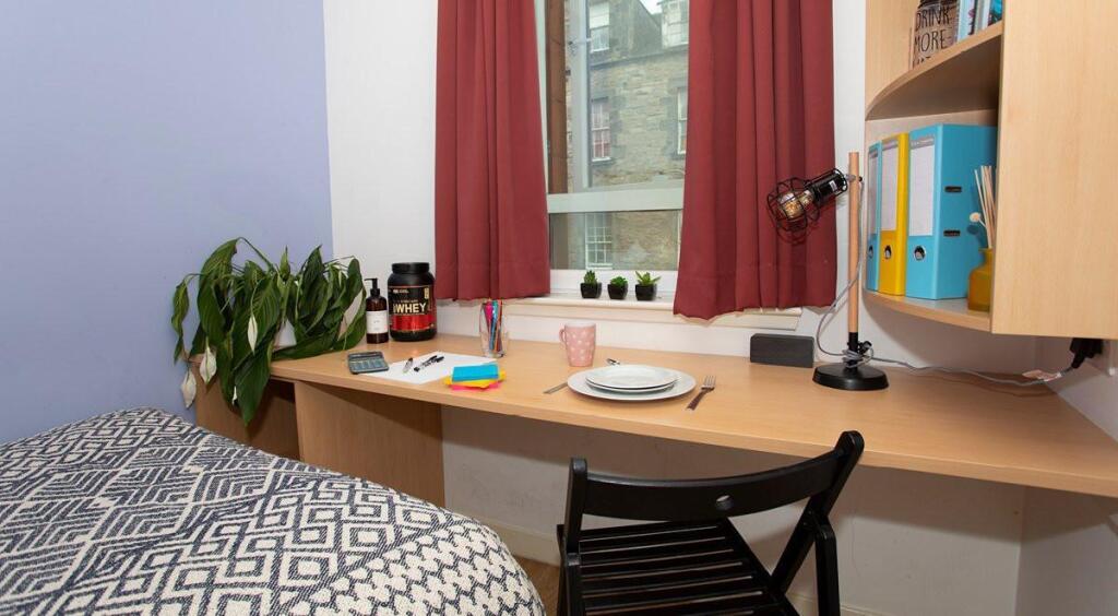 Apartment in Edinburgh - View 4