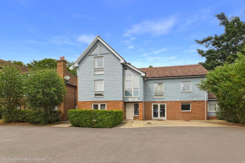2-bed flat on Reading Road, Pangbourne, Reading, Berkshire, RG8, £325,000