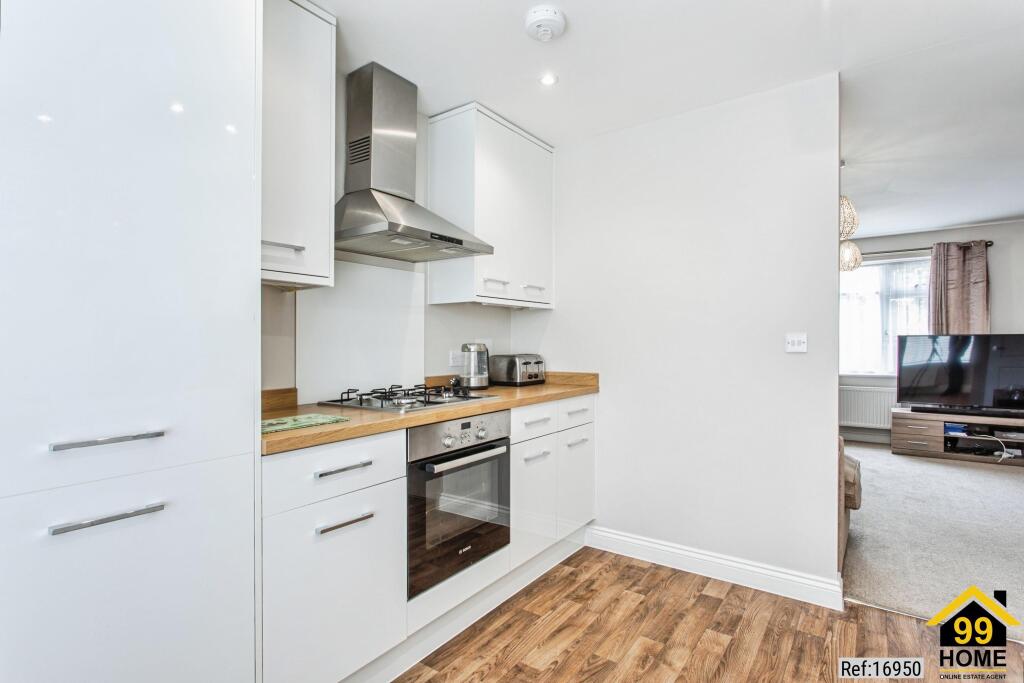 Apartment in Southend-on-Sea, Essex - View 4