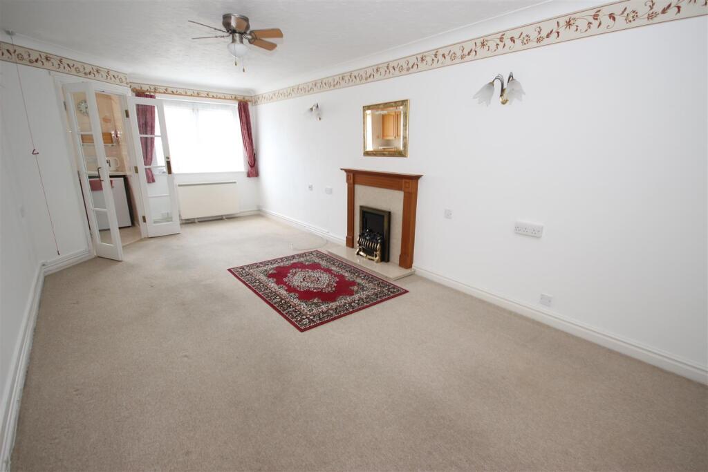 Velindre Road, Whitchurch, Cardiff photo 2