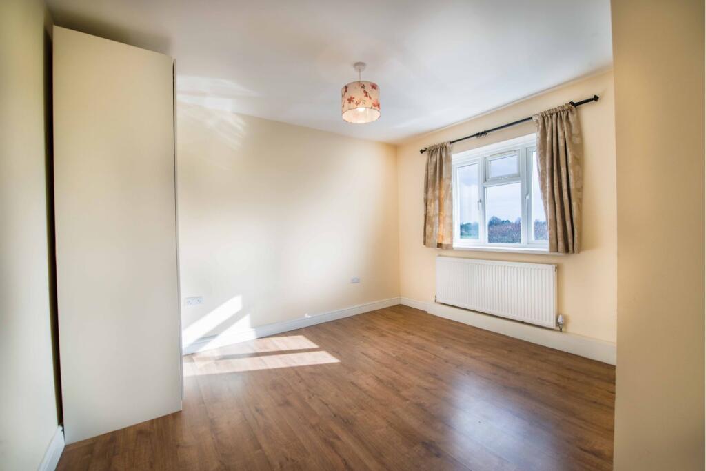 Reddington Drive, Slough, SL3 photo 3