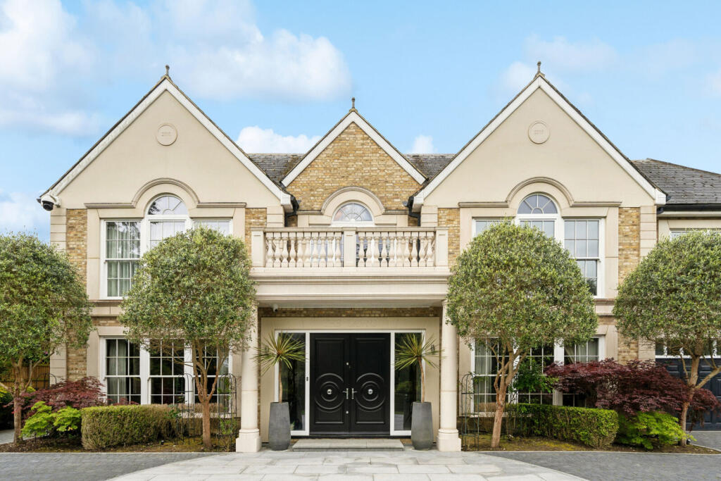 Main image of property: Elm Walk, Orpington