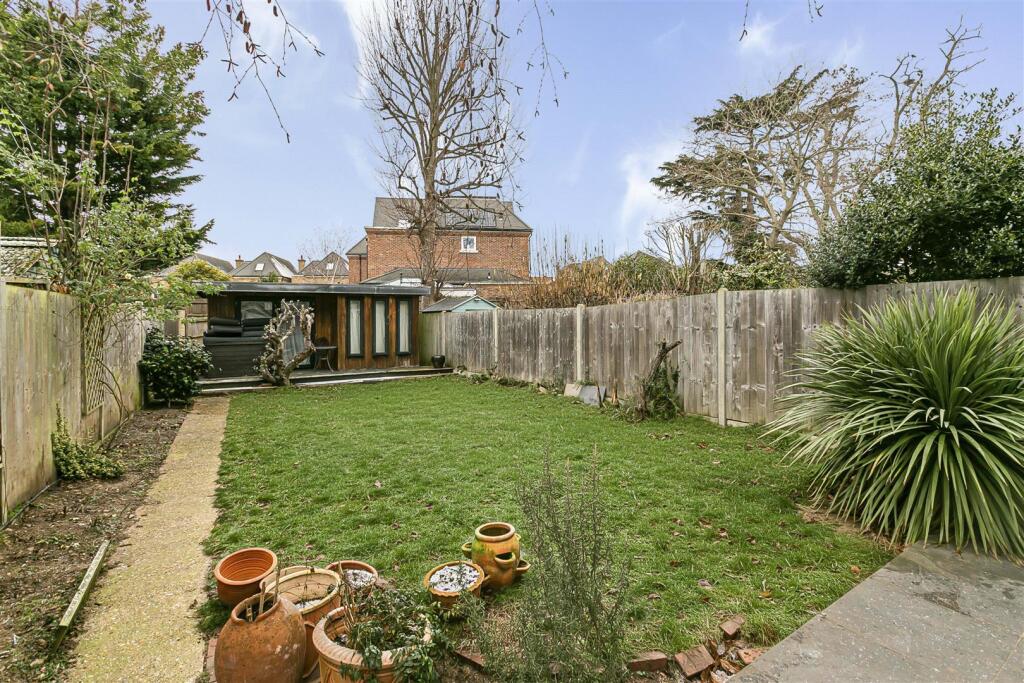 Garth Close, Kingston Upon Thames photo 2