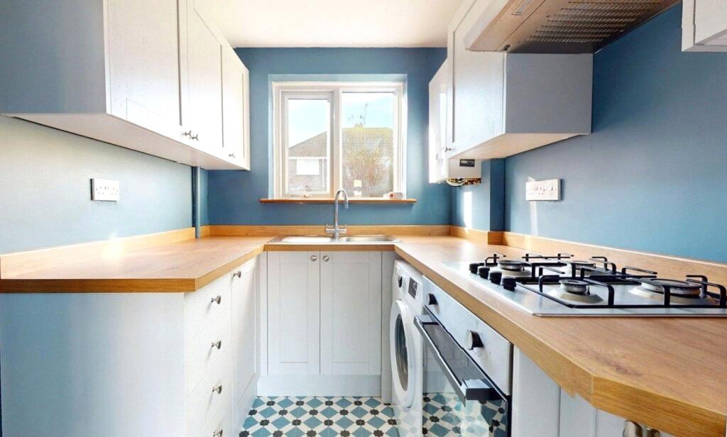 Park House, Seamill Park Crescent, Worthing, BN11 photo 2