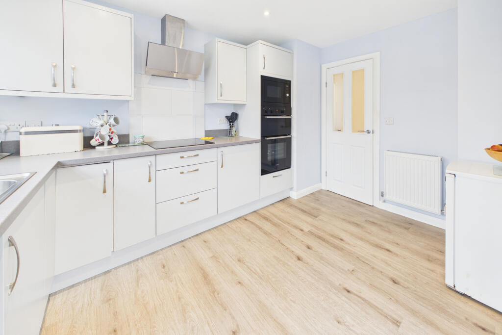 Lakeside Avenue, Lydney, GL15 5QB photo 2