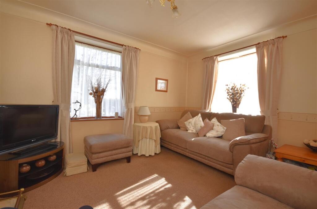 Raby Park Road, Neston photo 5