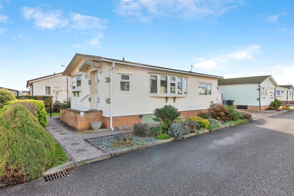 2-bed caravan on Allington Gardens, Allington, Grantham, £90,000