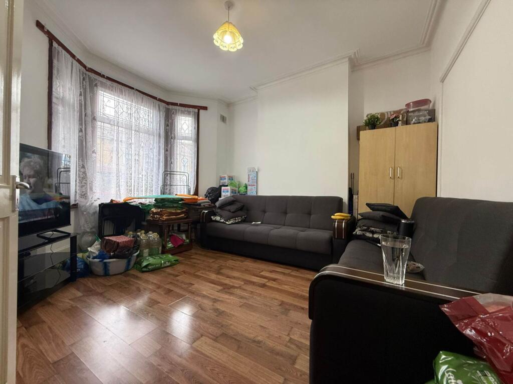 Sibley Grove, Manor Park, E12 photo 3