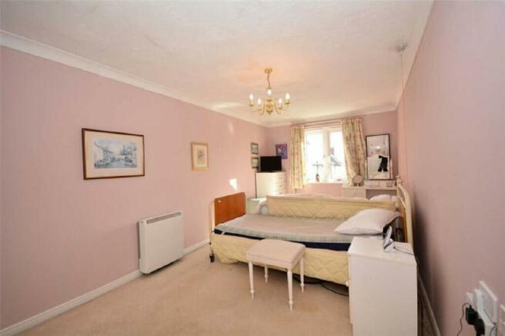 Apartment in Leeds, Park Villas, Roundhay - View 4