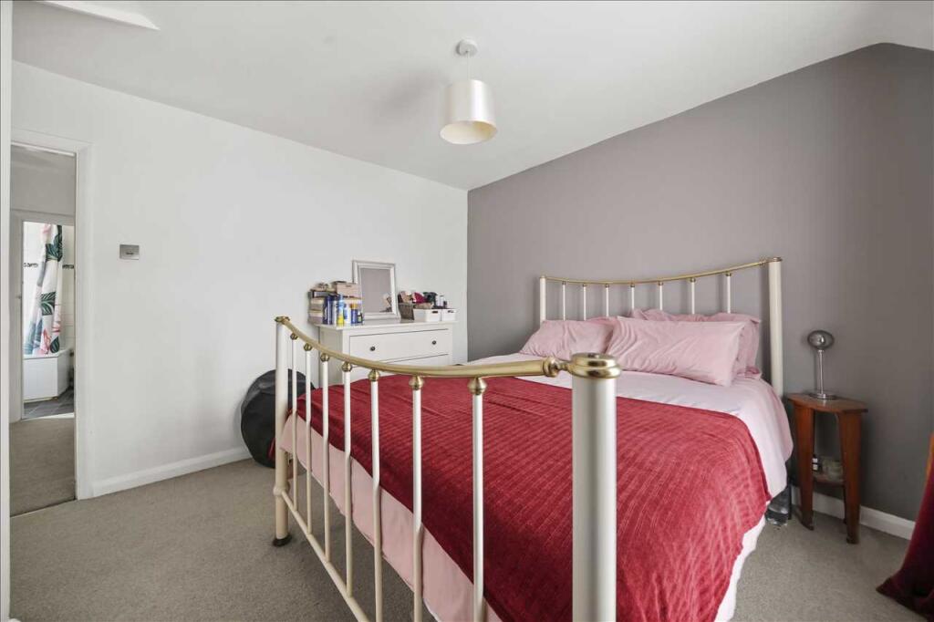 House in Croydon - More
