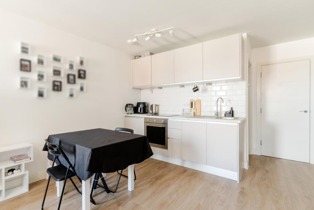 Apartment in Bristol - View 3