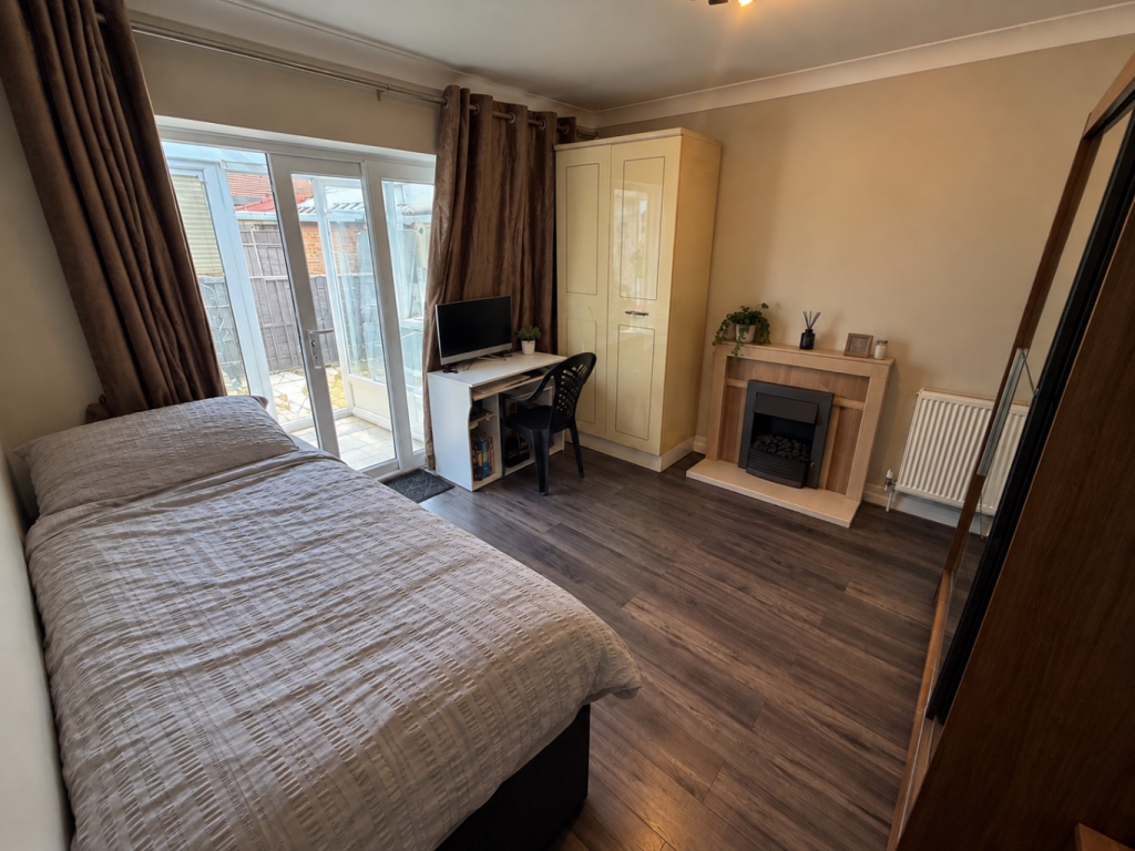 House in Luton - View 5