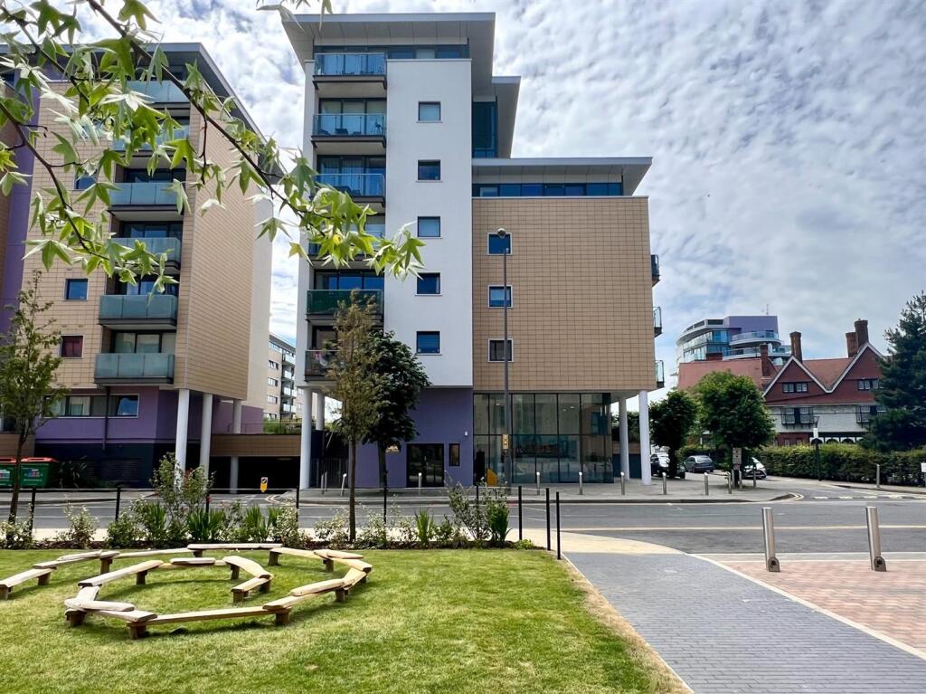 Main image of property: Galleons Reach E16